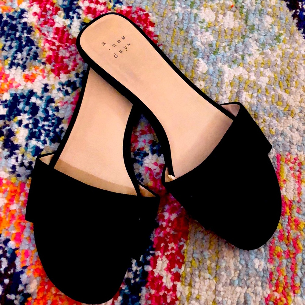 Women’s black slides size 6